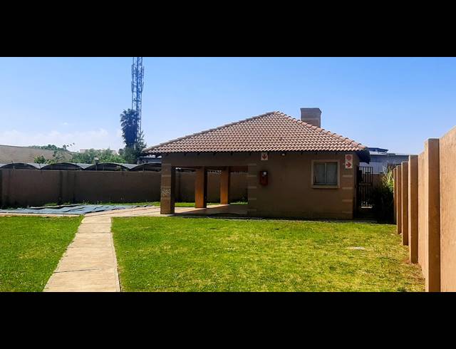 2 BEDROOM TOWNHOUSE FOR SALE IN CRYSTAL PARK